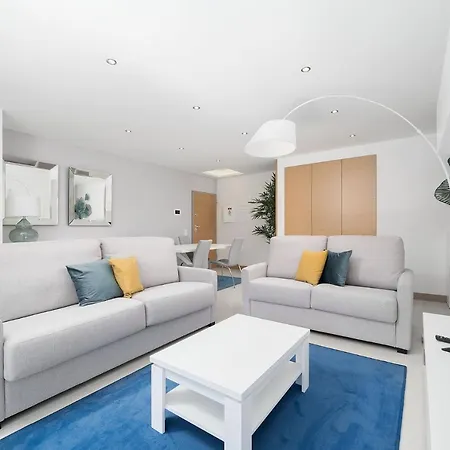 2 Bed In Apartment
