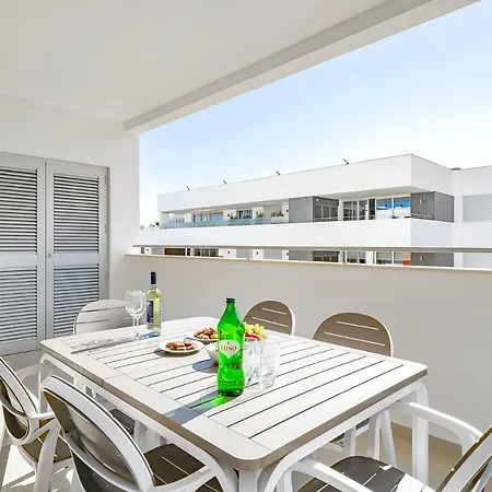 2 Bed In Apartment *
